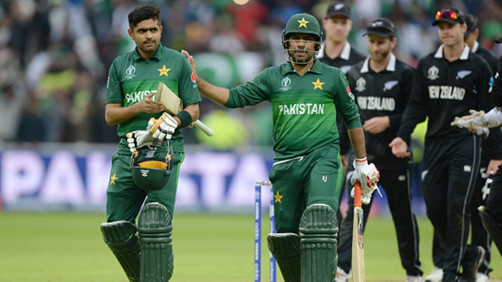 Sarfaraz Ahmed comes in Babar Azam's support after leading Karachi to 5th Quaid-e-Azam title, says 'say it after tournament ends' Sarfaraz Ahmed and Babar Azam (File Photo: Getty Images)