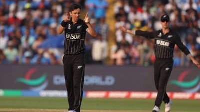 'Trent Boult is looking for sandpaper’: Shaun Pollock makes astonishing remark on air during NZ vs SA match New Zealand's Trent Boult unsuccessfully appeals for the wicket of Quinton de Kock of South Africa during the ICC Men's Cricket World Cup India 2023 between New Zealand and South Africa at MCA International Stadium on November 01, 2023 in Pune, India. --