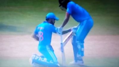 Watch: Virat Kohli hits Shubman Gill in the box during 189-run partnership against Sri Lanka Virat Kohli and Shubman Gill during their 189-run partnership against Sri Lanka (Screengrab: Hotstar)