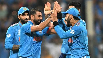 Mohammed Shami's record-breaking fifer bundles out Sri Lanka for 55, India regain top spot with massive 302-run win Mohammed Shami celebrates a wicket against Sri Lanka with his teammates (Getty Images)