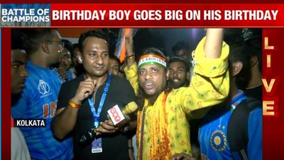 Virat Kohli's 49th ton makes Eden Gardens crowd sing and dance with joy| Sports Today SportsTak