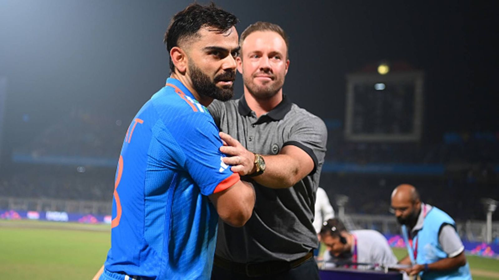 AB de Villiers enters the ground to congratulate Virat Kohli for hitting record-equalling 49th ODI century, watch video AB de Villiers enters the ground to congratulate Virat Kohli for hitting record-equalling 49th ODI century, watch video