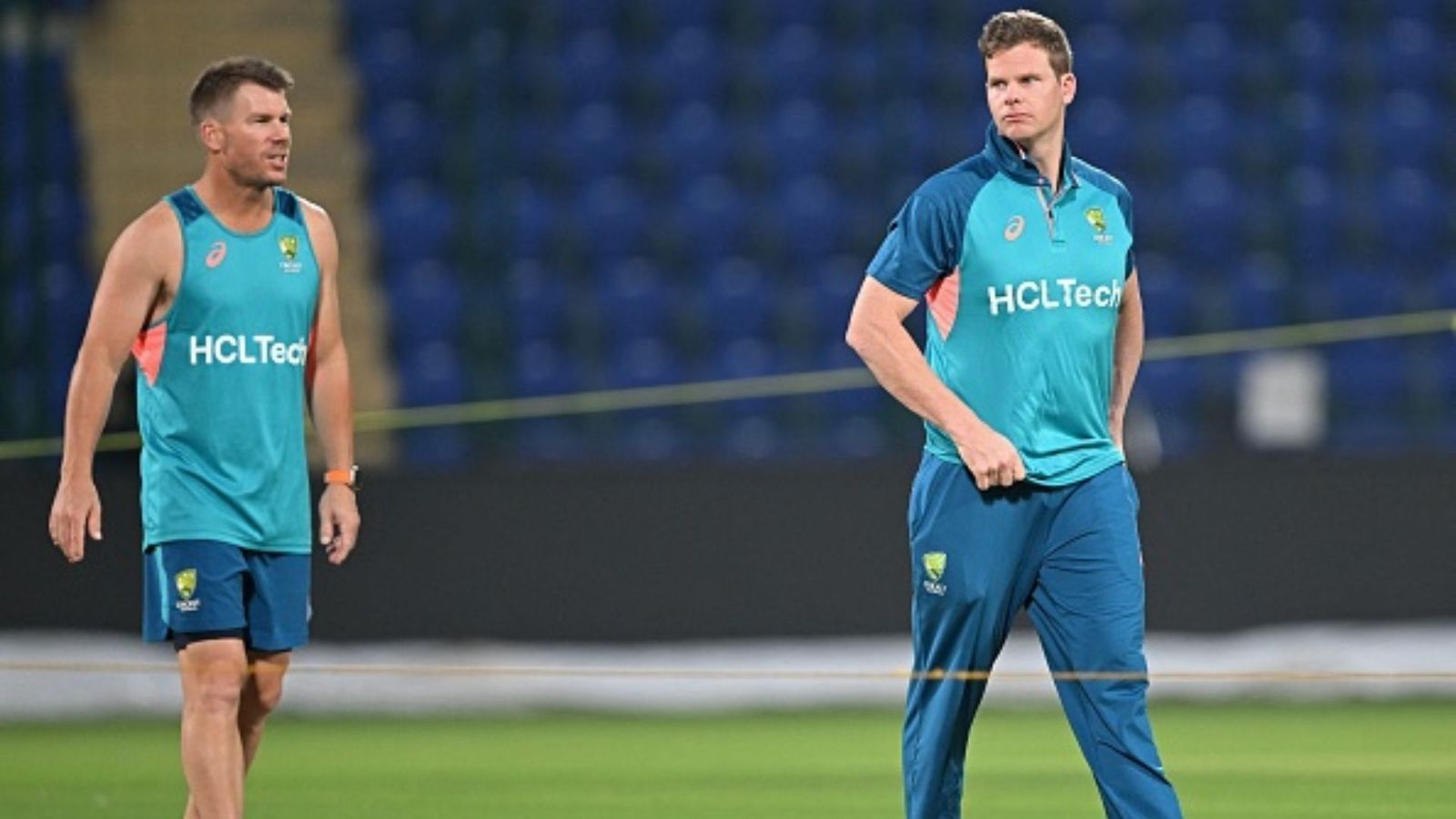 Steve Smith acknowledges battle with vertigo ahead of Afghanistan match, says 'it's not a nice place to be' David Warner (L) and Steve Smith (R).