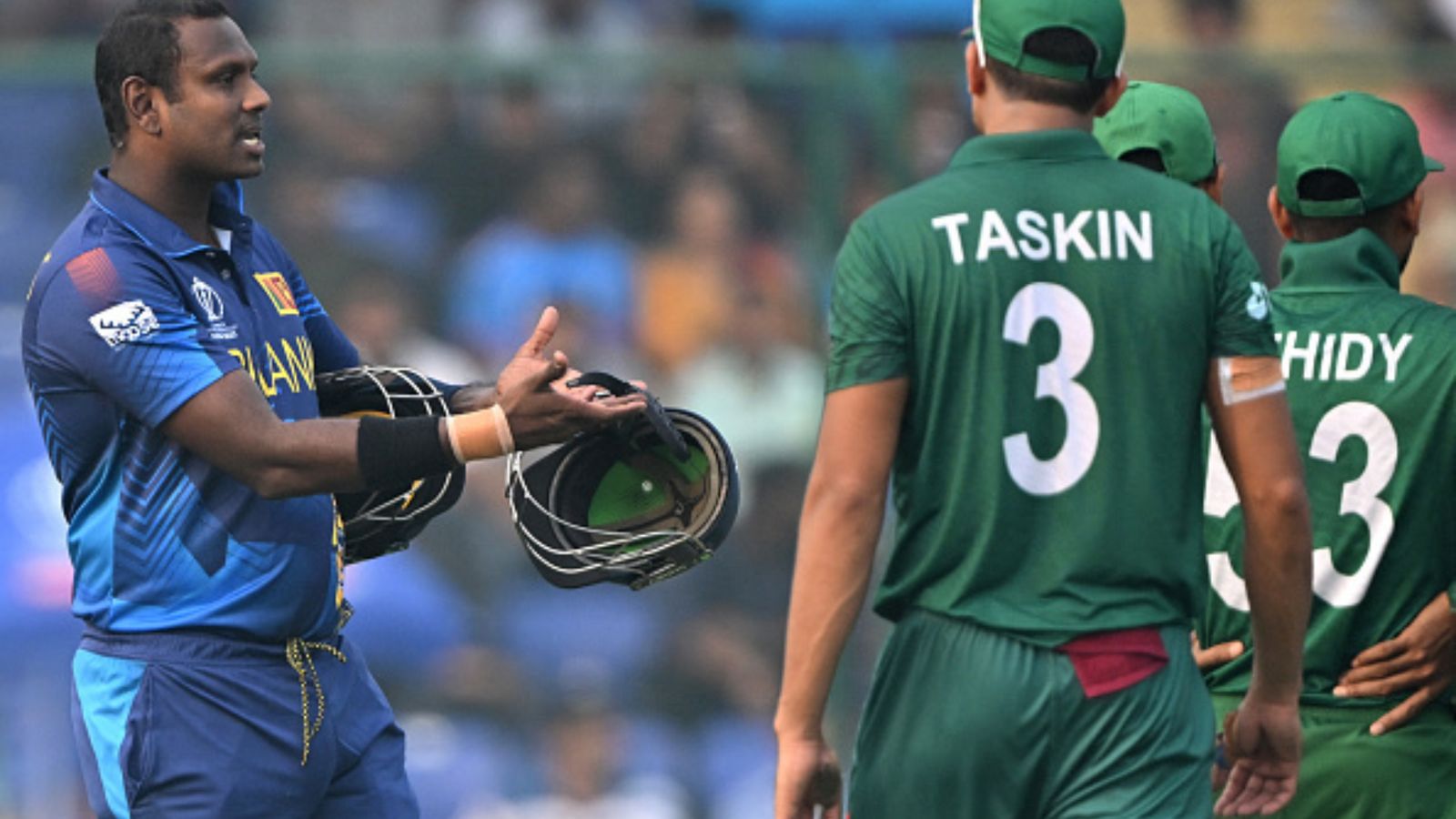 'Well, that wasn’t cool': Angelo Mathews' wicket divides social media in two, Bangladesh skipper Shakib trolled for appeal Sri Lanka's Angelo Mathews (L) speaks with Bangladesh's players after he was timed out during the World Cup 2023 against Bangladesh.