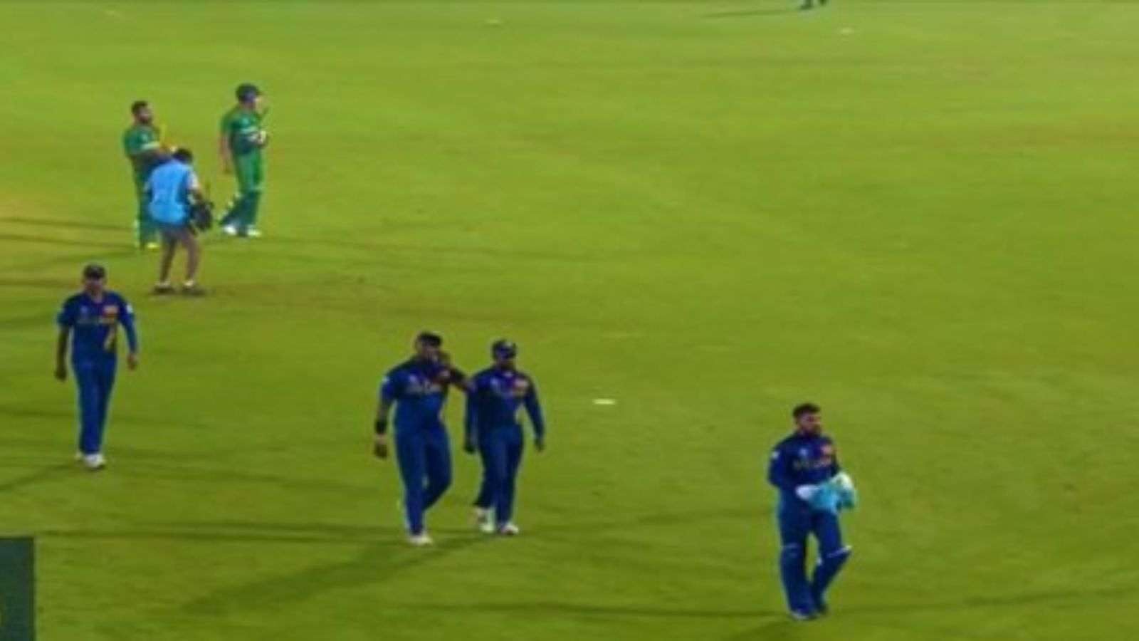 Watch: Sri Lankan players refuse to shake hands with Bangladesh, Mathews says, 'we'll respect them if they respect us' Sri Lanka and Bangladesh players refuse to shake hands after their World Cup 2023 match.
