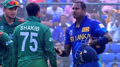 'Stones will be thrown...': Agitated Angelo Mathews' brother threatens Shakib Al Hasan after 'timed-out' controversy Bangladesh's skipper Shakib Al Hasan (left) and Sri Lanka's star all-rounder in this frame. (Twitter)