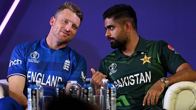 Jos Buttler issues warning to Babar Azam's Pakistan, says 'At the end of a disappointing tournament...' Jos Buttler and Babar Azam at an event before World Cup 2023 (File Photo: Getty Images)