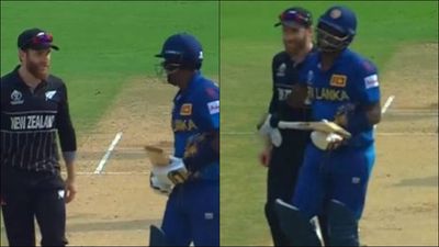 Kane Williamson pokes fun at Angelo Mathews asking him he has checked the helmet strap, watch video New Zealand captain Kane Williamson teases Angelo Mathews during their last league clash of World Cup 2023 (Screengrab: Hotstar)