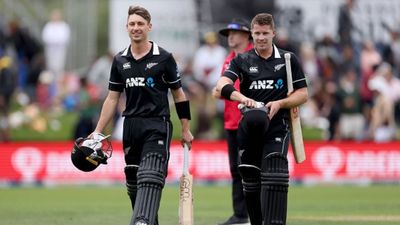 Amidst New Zealand's World Cup campaign, star batter faces ball-tampering charges New Zealand's Henry Nicholls (R) and Will Young (L) walk from the field after their win during the 1st cricket ODI match between New Zealand and Bangladesh at University Oval in Dunedin on March 20, 2021.