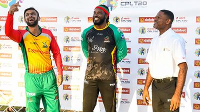 Shoaib Malik says his goal is to score 2,000 runs and break Chris Gayle’s record, not T20 World Cup 2024 Shoaib Malik flips the coin while Chris Gayle watches (File Photo: Getty Images)