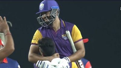 Irfan Pathan runs riot at MS Dhoni's homeground with 9 sixes to beat Gautam Gambhir's side in LLC 2023 opener Irfan Pathan lifted by teammate after Bhilwara Kings' win in LLC 2023 opener