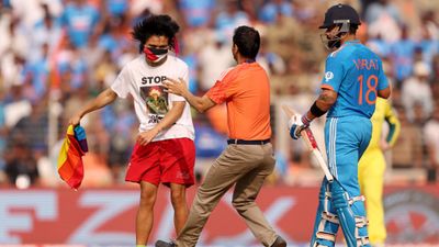 IND vs AUS: Security lapse during World Cup final, foreign pitch invader wearing controversial message crashes India's batting A pitch invader makes their way towards Virat Kohli of India during the ODI World Cup Final against Australia at Narendra Modi Stadium on November 19.