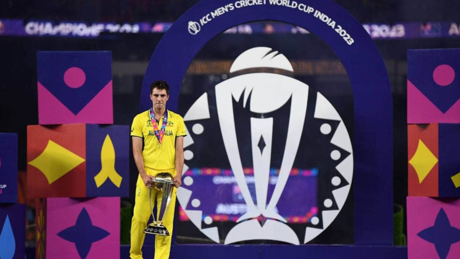 WATCH: Pat Cummins left isolated in an awkward moment in presentation ceremony after receiving World Cup trophy Australian skipper Pat Cummins in this frame.