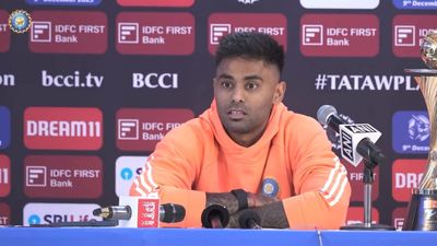 ‘Only 2 people?’: Suryakumar Yadav left stunned during press conference ahead of captaincy debut Australia T20I home series Suryakumar Yadav surprised as only 2 attend press conference in Vizag before India vs Australia T20Is series. (Screengrab: Twitter)