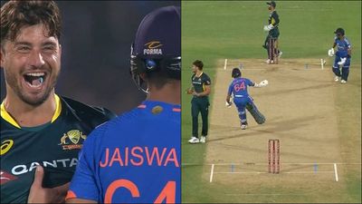 Marcus Stoinis laughs at Yashasvi Jaiswal for terrible mix-up leading to Ruturaj Gaikwad's run out in 1st T20I, video goes viral Marcus Stoinis laughs at Ruturaj Gaikwad got run out in the first over of run chase (Screengrab: JioCinema)