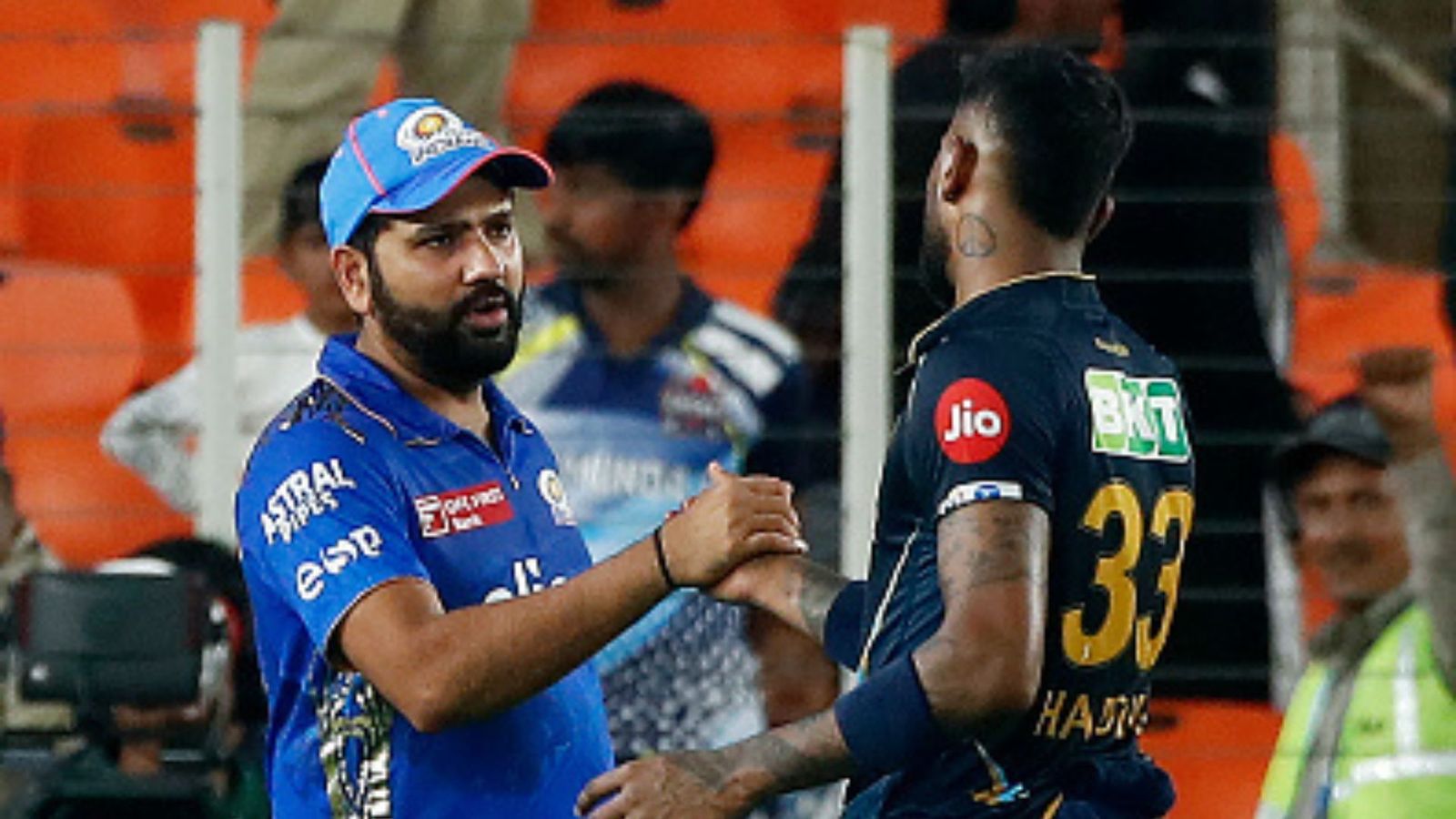 Rohit Sharma or Hardik Pandya? AB de Villiers chimes in on who should captain Mumbai Indians Rohit Sharma and Hardik Pandya.