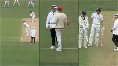 Peter Handscomb refuses to leave field and argues with umpires despite edging the ball to slip fielder, watch video Peter Handscomb and Jake Lehmann talking to the umpires after the dismissal (Screengrab: cricket.com.au/X)