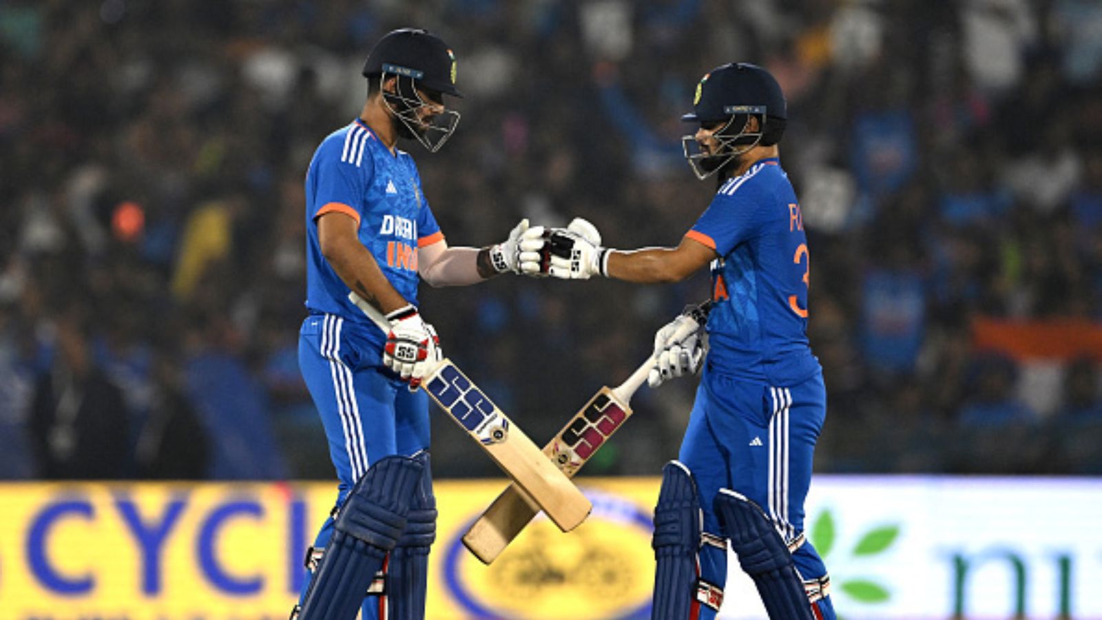 Watch: Rinku Singh reveals secret behind massive sixer during India's 4th T20I vs Australia India's Rinku Singh (R) and Jitesh Sharma bump their fists during the T20I match against Australia in Raipur on December 1.