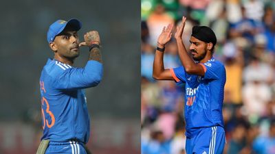 Arshdeep Singh reveals Suryakumar's last-over advice which scripted India's thrilling win over AUS, says 'he told me...' India's star batter Suryakumar Yadav (left) and ace pacer Arshdeep Singh in this frame. (Getty)