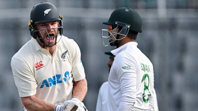 Glenn Phillips with support from Mitchell Santner lead New Zealand to first Test win on Bangladesh soil in 15 years in low-scoring encounter Glenn Phillips celebrates New Zealand's four-wicket win over Bangladesh in second Test on December 9 (Getty Images)