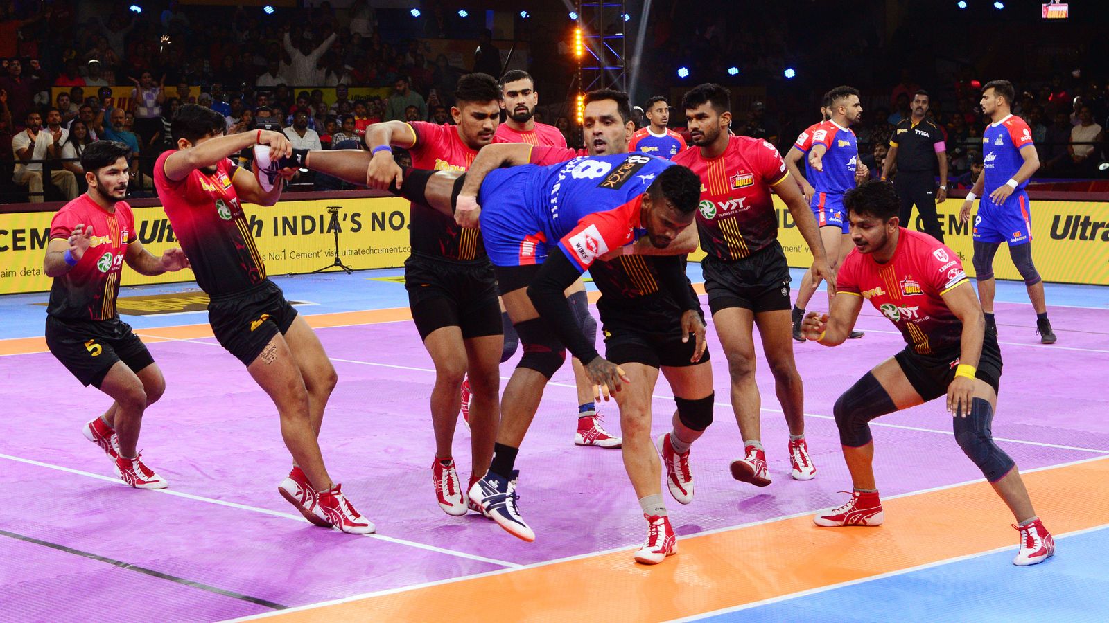 PKL 10 Round-up: Bengaluru Bulls lose at home again to Haryana Steelers, UP Yoddhas rout Telugu Titans PKL 10 Round-up: Bengaluru Bulls lose at home again to Haryana Steelers, UP Yoddhas rout Telugu Titans