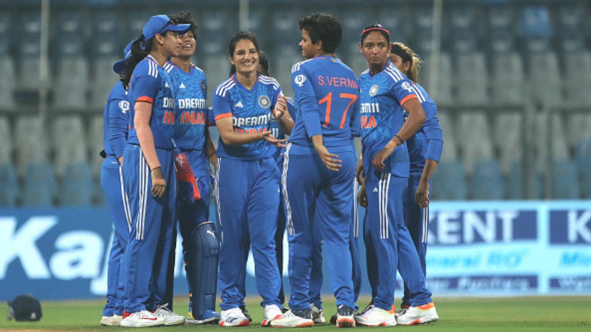 'Some of us didn't read the ball well’: Harmanpreet Kaur after India's colossal batting collapse against England in 2nd T20I India women cricket team huddle. (Getty Images)