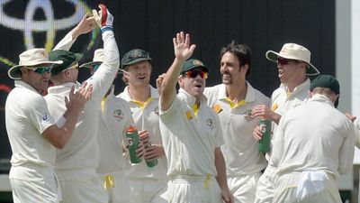 ‘Everyone's entitled to their own opinions’: Nick Hockley breaks silence on Mitchell Johnson-David Warner feud Australia team players huddle in this frame. (File photo: Getty Images)