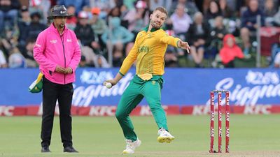 IND vs SA: Suryakumar ignores no.1 T20I bowler again, Markram makes 3 changes including debut for left-arm pacer Nandre Burger Aiden Markram bowling during the second T20I against India (Getty Images)