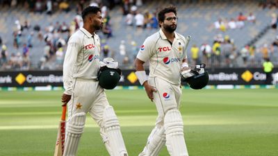 PAK vs AUS, Day 2: Australia strike with late wickets to put Pakistan under the pump, Shan Masood's men trail by 355 at stumps Pakistan's Khurram Shahzad (left) and Imam-ul-Haq leave field at the close of Day 2's game of first Test against Australia December 15 in Perth. (Getty)