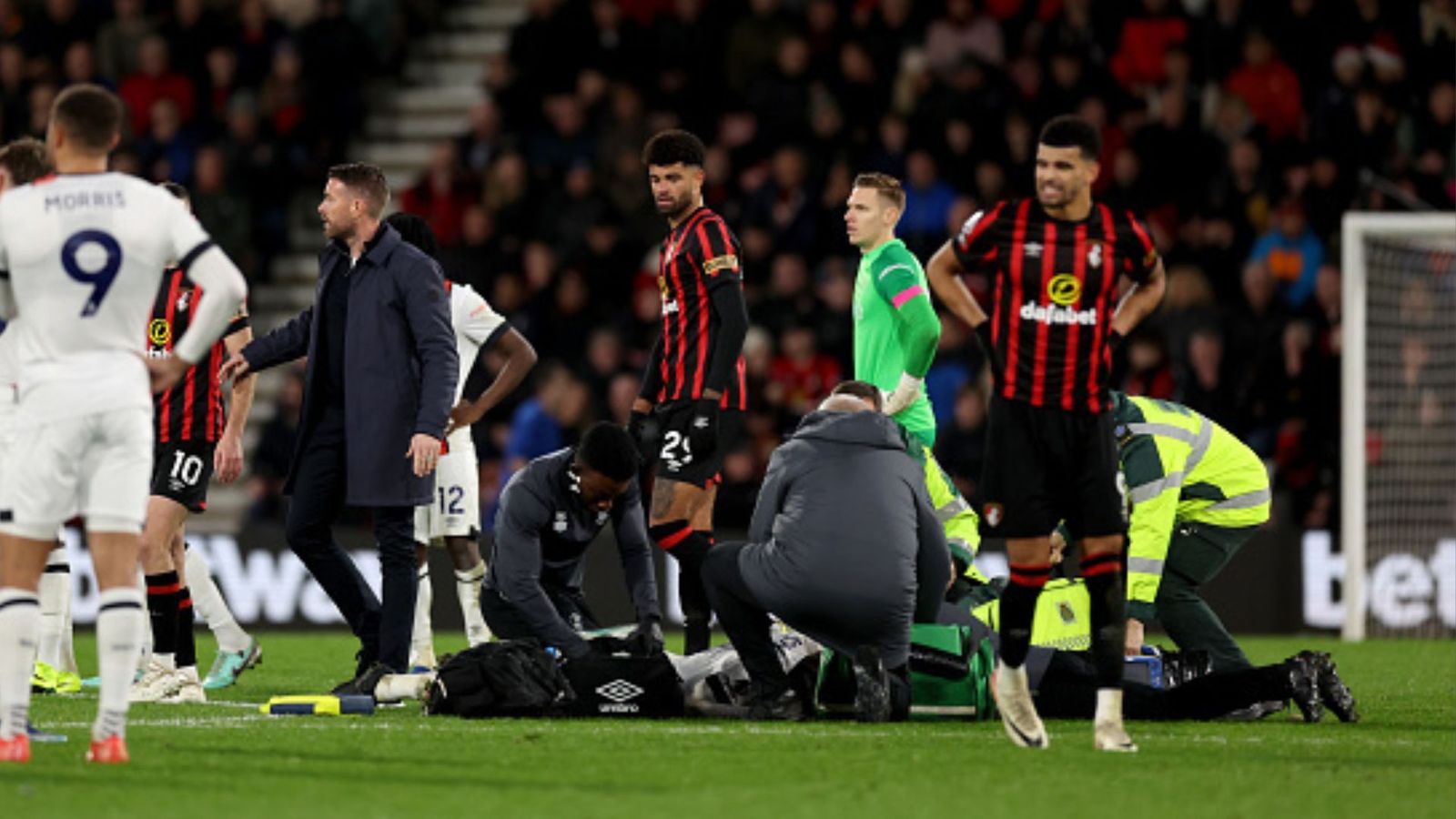 Premier League game called off after Luton Town captain Tom Lockyer collapses with cardiac arrest Luton Town manager Rob Edwards enters the field of play as his player Tom Lockyer receives treatment on the pitch.