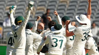 Australia weed out tearaway pacer from 13-men squad for Boxing Day Test against Pakistan, Warner retained Australian players celebrate after beating Pakistan by 360 runs in the first Test on December 17. (Getty)