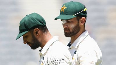 Big blow for Pakistan after losing Perth Test to Australia, ICC punishes by docking two points in current WTC cycle Pakistan skipper Shan Masood and Shaheen Afridi during Perth Test (Getty Images)