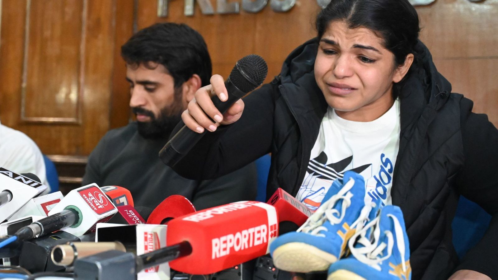 ‘I am worried since last night’: Sakshi Malik reveals Junior Wrestlers' distress amidst uncertain future ‘I am worried since last night’: Sakshi Malik reveals Junior Wrestlers' distress amidst uncertain future