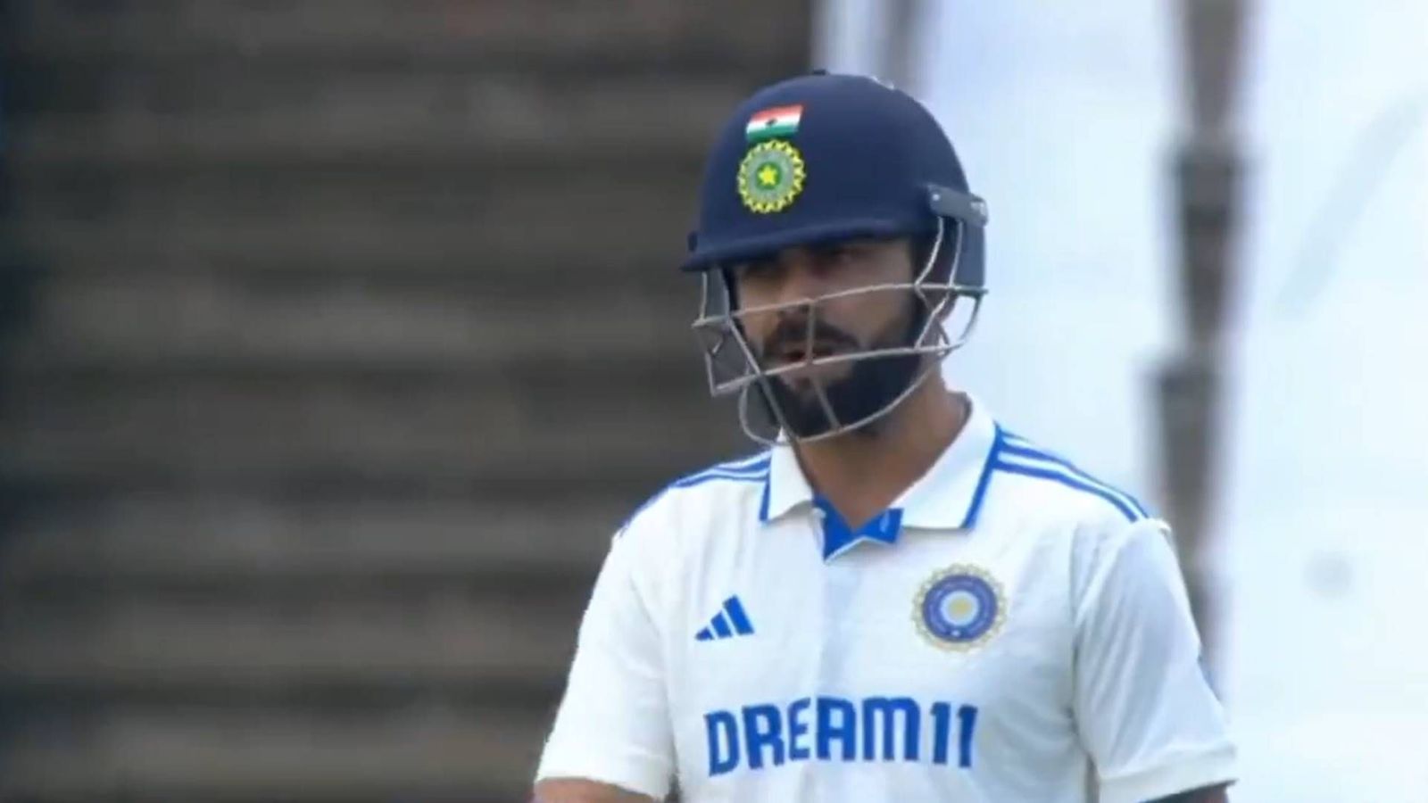 'Ball dekhte rehna hath mein uske, kidhar pakde rahega': Virat Kohli tells non-striker Shreyas Iyer before hitting a boundary Virat Kohli telling the non-striker Shreyas Iyer to check Nandre Burger's grip (Screengrab: X)