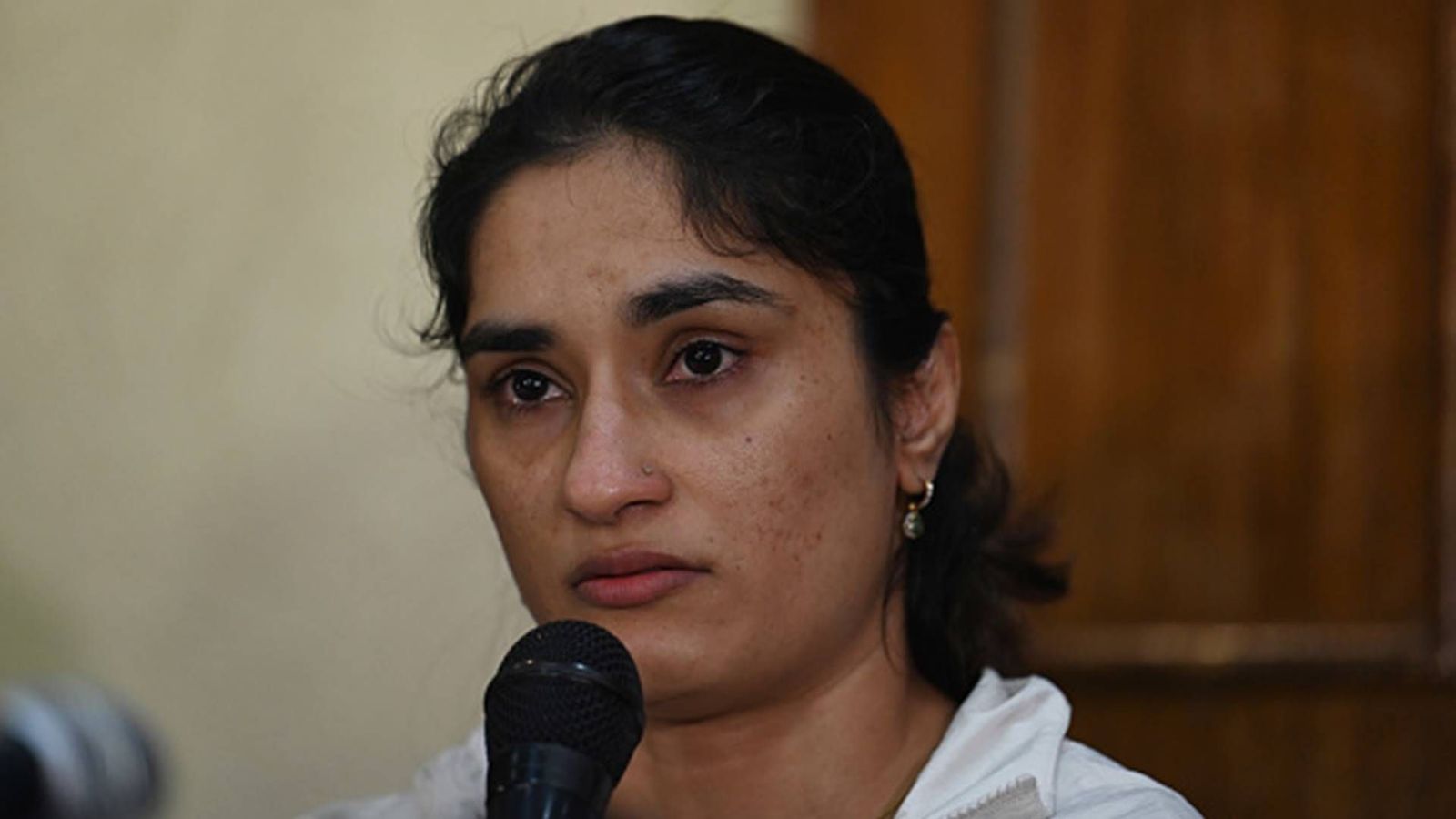 WFI row: Vinesh Phogat to return Khel Ratna and Arjuna awards, writes emotional open letter to PM Modi WFI row: Vinesh Phogat to return Khel Ratna and Arjuna awards, writes emotional open letter to PM Modi