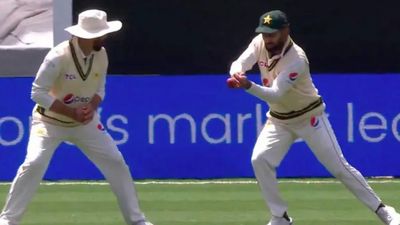 'One of the best fielders in...': Pakistan's star pacer's bold statement after Abdullah Shafique's shocking drop Abdullah Shafique drops an easy catch of Mitchell Marsh on Day 3 of the 2nd Test against Australia.
