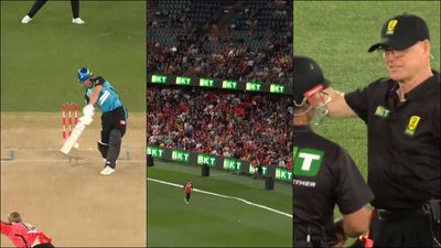 Chris Lynn hits the roof in BBL encounter, ball lands inside the boundary but umpire signals six: Here's why Chris Lynn's shot hits the roof as umpires discuss whether to give a dead ball or six (Screengrab: BBL, X)