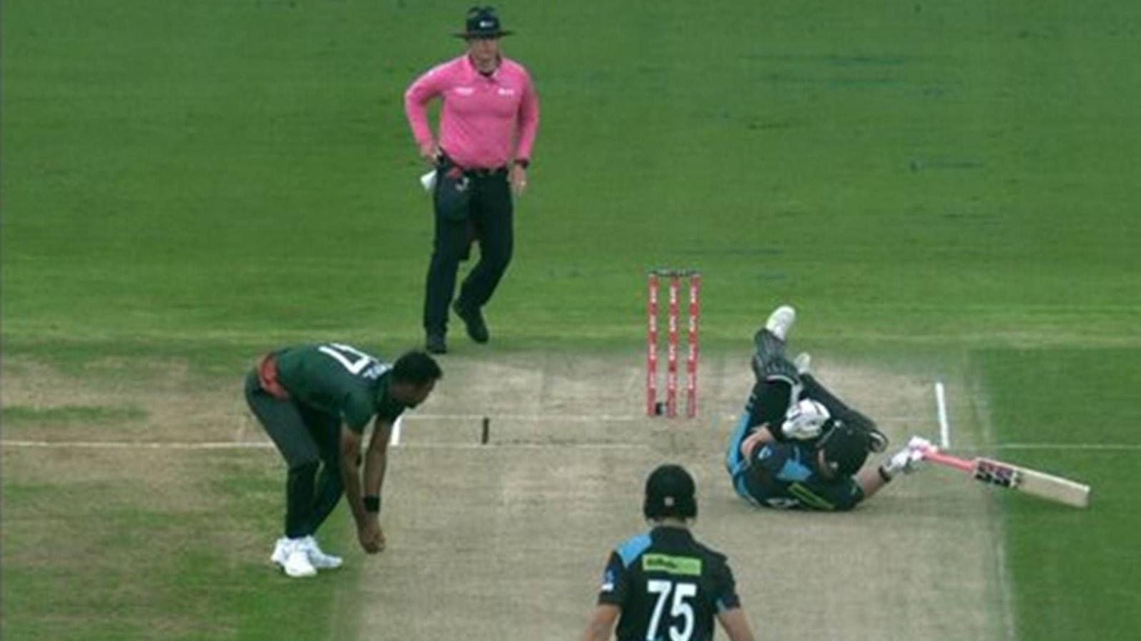 Watch: Bangladesh pacer Shoriful Islam refuses to run out non-striker Tim Seifert after Daryl Mitchell's shot struck him on helmet Tim Seifert falls after he was hit on the helmet during the second T20I (Screengrab: X)