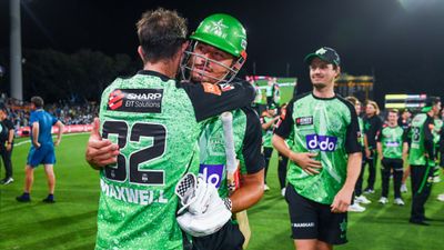 Melbourne Stars ride on Marcus Stoinis' pyrotechnics to accomplish their biggest-ever chase in Big Bash League history Melbourne Stars' captain Glenn Maxwell hugs Marcus Stoinis after victory over Adelaide Strikers at Adelaide Oval on December 31. (Getty)