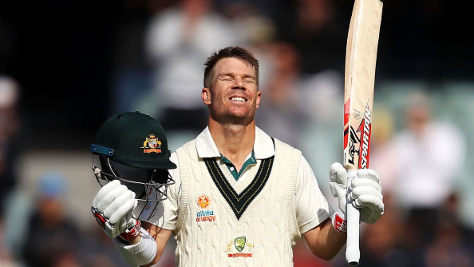 WATCH: David Warner receives heart-warming guard of honour from Pakistan players in Sydney; video goes viral David Warner of Australia received a guard of honor from Pakistan players in Sydney.