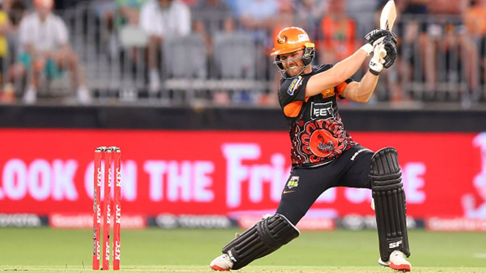 Yet to make T20I debut for England, Laurie Evans bats like Mr. 360 to smash 7 sixes in 28-ball 85 in BBL encounter Laurie Evans plays a shot during BBL clash against Adelaide Strikers (Getty Images)