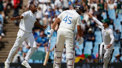 ‘What did I miss?’: Sachin Tendulkar left stunned after 23 wickets fall on Day 1 of Cape Town Test South Africa's Kagiso Rabada (L) celebrates after the dismissal of India's Rohit Sharma. (Getty Images)