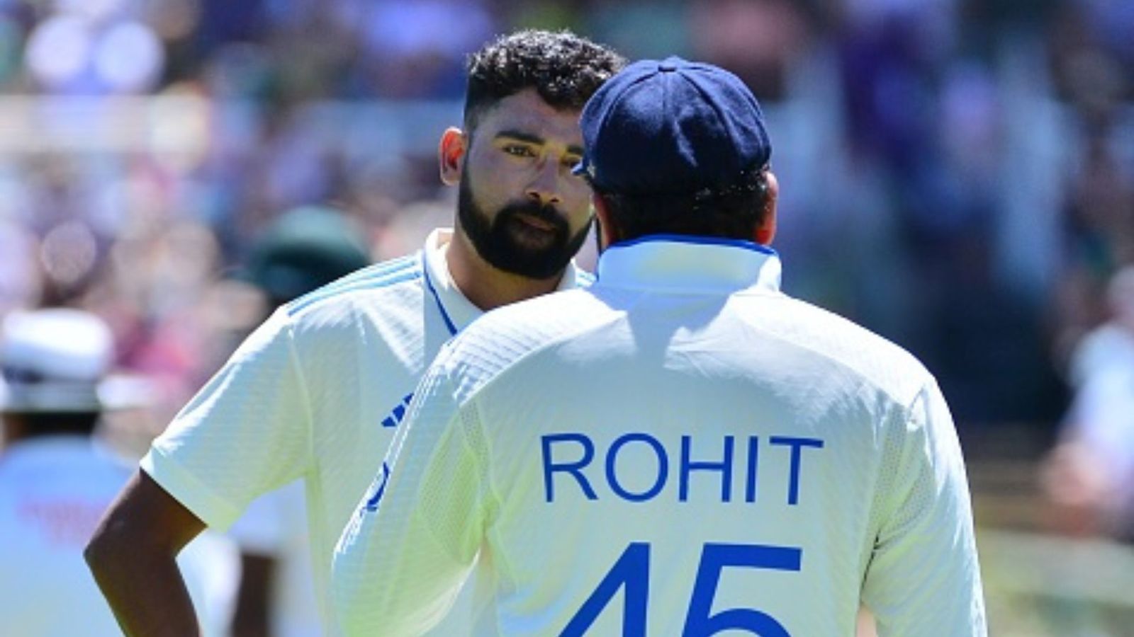 'It was a mistake': Ex-India batter criticises Rohit Sharma for making captaincy error on Day 2 of Cape Town Test India captain Rohit Sharma having a chat with Mohammed Shami.