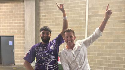 Watch: Nikhil Chaudhary performs kabaddi celebration with his idol Brett Lee after win over Melbourne Renegades Hobart Hurricanes’ Nikhil Chaudhary (Left) and Former Australian pacer Brett Lee. (Photo Courtesy: Twitter)