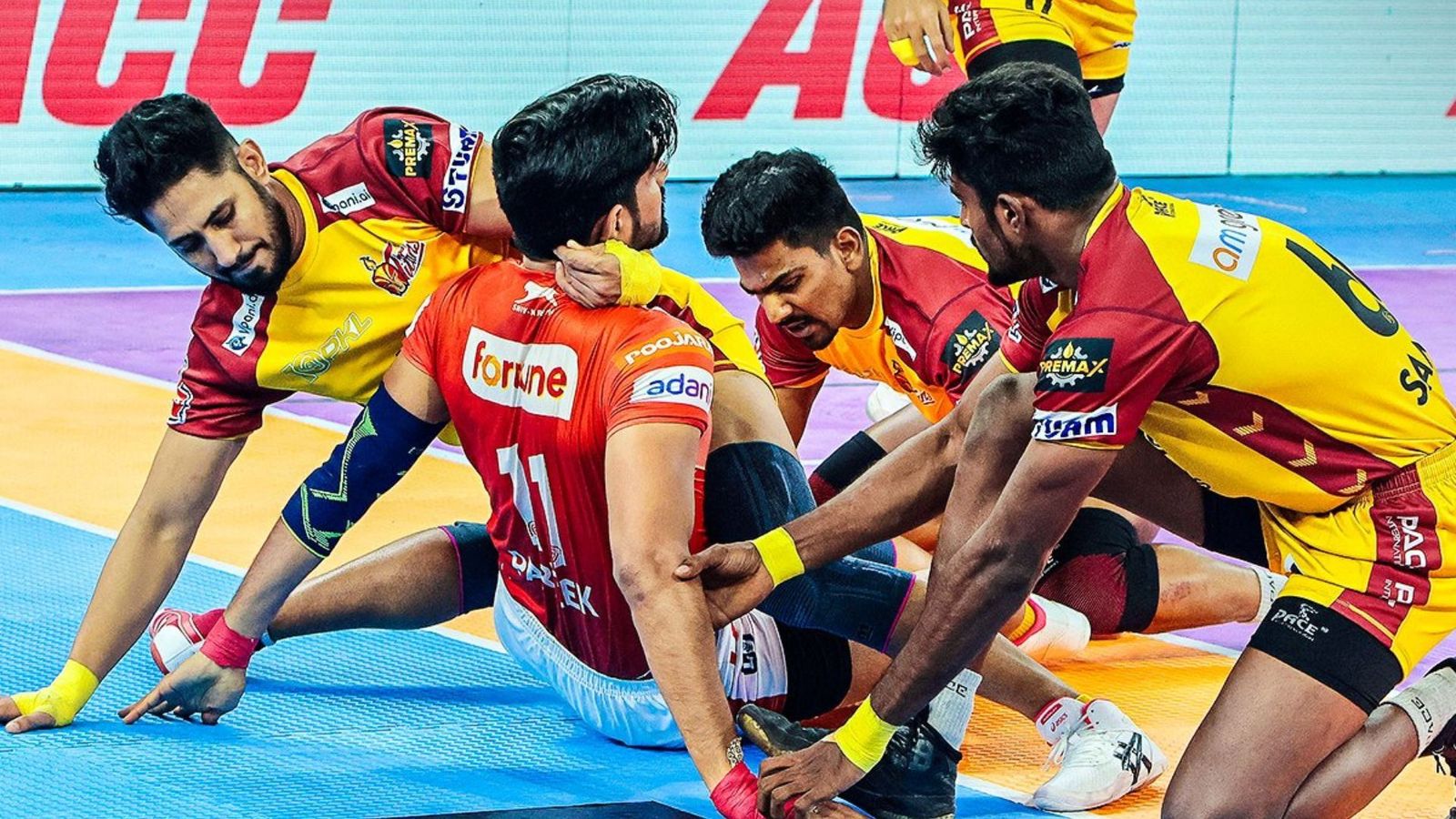 Pro Kabaddi League: Gujarat Giants' remarkable turnaround seals win against Telugu Titans Pro Kabaddi League: Gujarat Giants' remarkable turnaround seals win against Telugu Titans