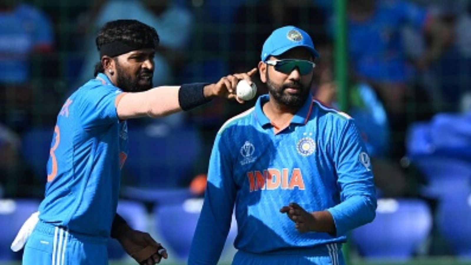 'All signs suggest that he is going to lead India in T20 World Cup': Kris Srikkanth makes candid prediction on raging captaincy discourse Hardik Pandya (L) and Rohit Sharma (R).
