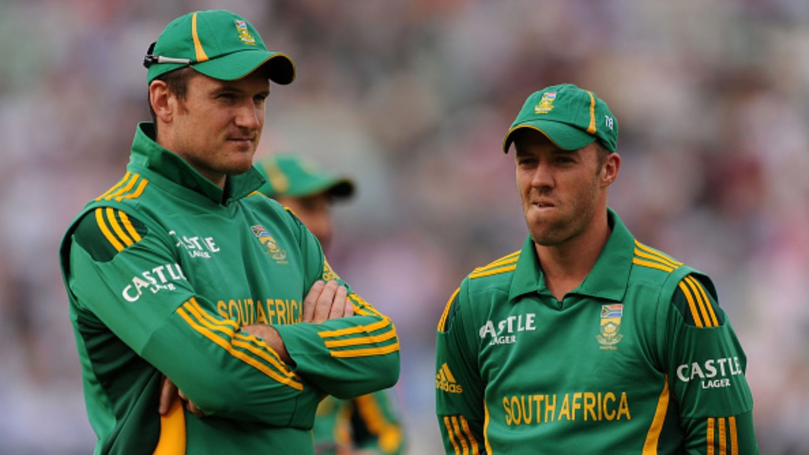 Legendary South Africa captain makes blunt statement on star cricketers skipping national duties for SA20, says 'there would be a lot of chance to play Tests' Graeme Smith (L) and AB de Villiers (R).