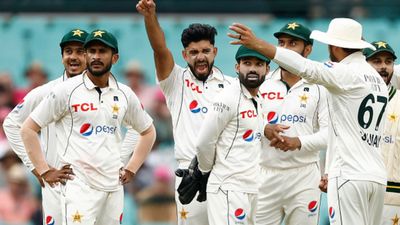 ‘He has not become Hardik Pandya or Ben Stokes’: Ex-Pakistan captain asks fans to not overhype rising all-rounder Pakistan cricket team in the huddle. (Getty Images)