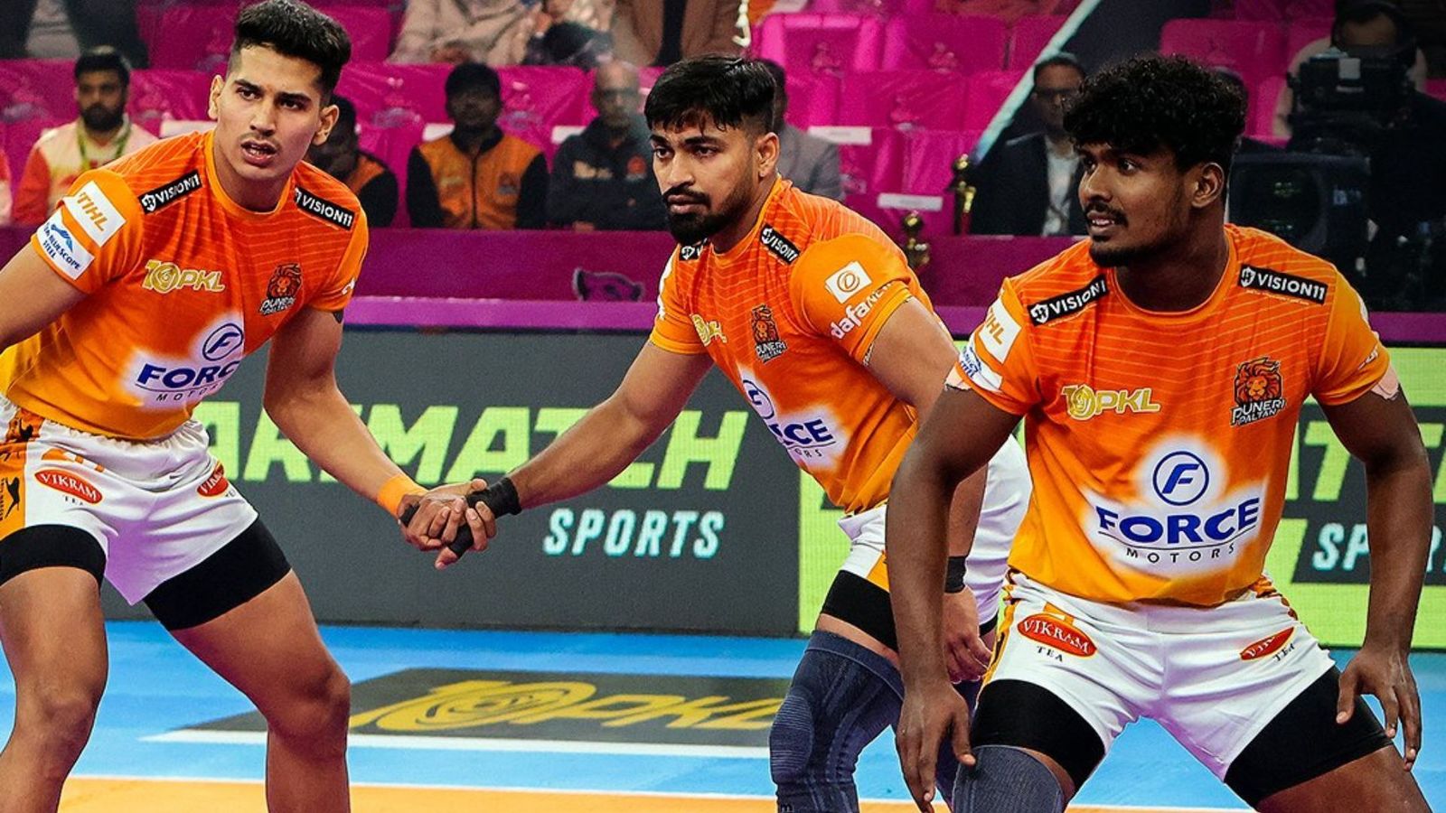 Pro Kabaddi League: Puneri Paltan's strategic prowess leads to overwhelming victory against Gujarat Giants Puneri Paltan defeated Gujarat Giants.