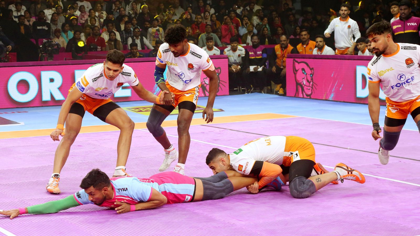 Pro Kabaddi League: Arjun Deshwal-inspired Jaipur Pink Panthers come from behind to rock Puneri Paltan Pro Kabaddi League: Arjun Deshwal-inspired Jaipur Pink Panthers come from behind to rock Puneri Paltan